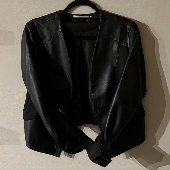 Vegan Blazer 🖤 - Picture 2 of 4